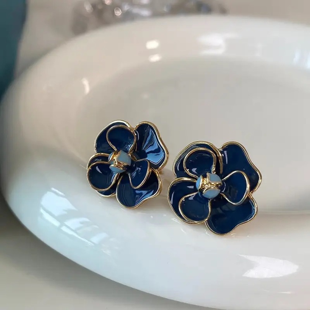 Anthro 3-Loops Pin Hoops Gold Bow